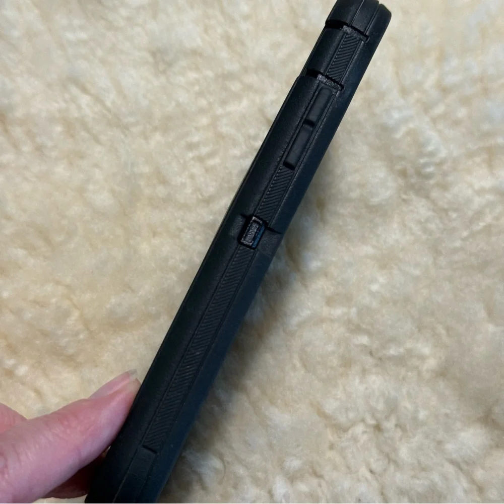 OtterBox Rugged Black Case with Clip